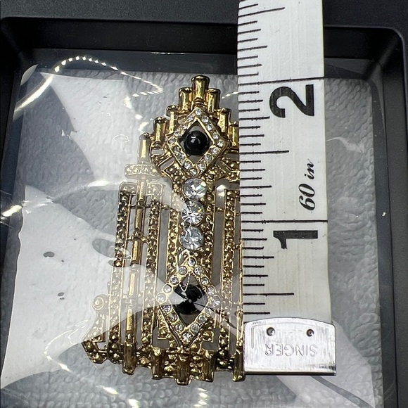 Art Deco Brooch in a floating frame - Picture 4 of 4